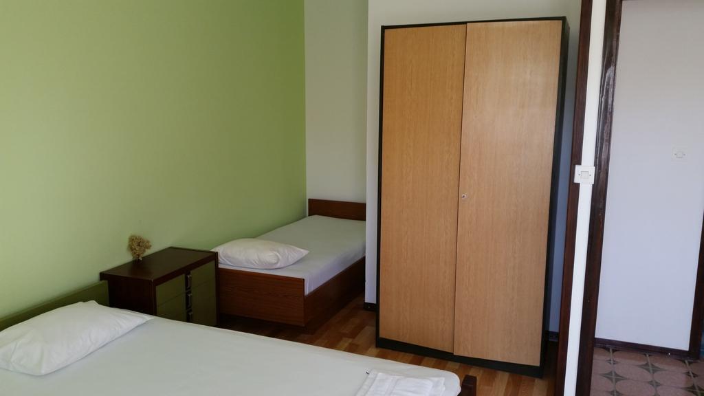 Apartments And Rooms Mirjana Bibinje Quarto foto