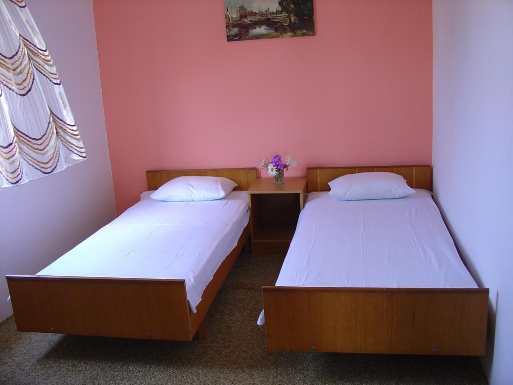 Apartments And Rooms Mirjana Bibinje Quarto foto